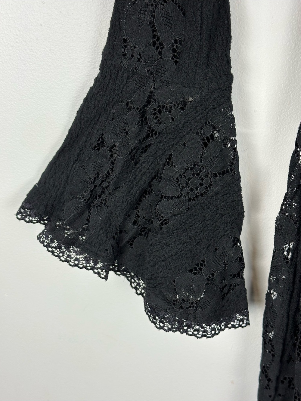 Almond Muse Alessandra Black Lace Maxi Dress Off-Shoulder Witchy Women’s Sz M - Picture 6 of 9